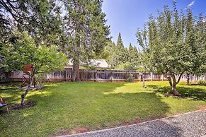 Cabin w/ Backyard Space - 1/2 Mi to Trinity Lake!