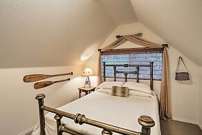 Cabin w/ Backyard Space - 1/2 Mi to Trinity Lake!