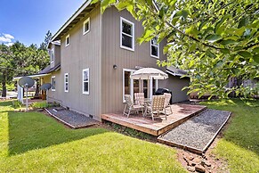Cabin w/ Backyard Space - 1/2 Mi to Trinity Lake!
