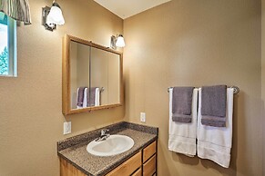 Cabin w/ Backyard Space - 1/2 Mi to Trinity Lake!