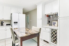 Charlotte Vacation Rental w/ Private Hot Tub!