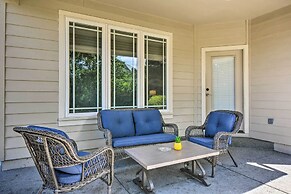 Charming Medford Getaway ~ 4 Miles to Downtown!