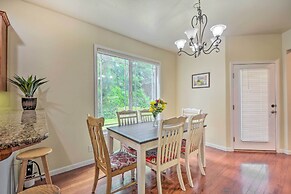 Charming Medford Getaway ~ 4 Miles to Downtown!