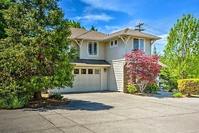 Charming Medford Getaway ~ 4 Miles to Downtown!