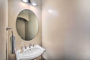 Charming Medford Getaway ~ 4 Miles to Downtown!