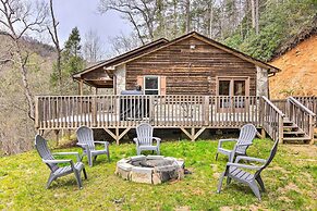 Fire Pit & Mtn Views: Charming Marion Cabin!