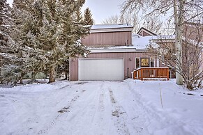 Charming Mtn Home on Golf Course ~ 4 Mi to Slopes!