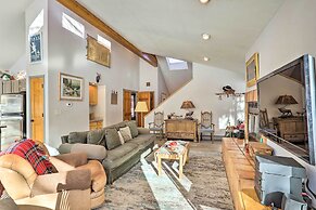 Charming Mtn Home on Golf Course ~ 4 Mi to Slopes!