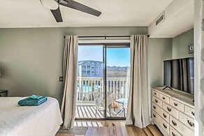 Condo w/ Pool Access - Walk to Beach!