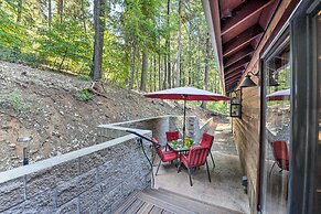 11 Mi to Apple Hill: Pollock Pines Resort Cabin