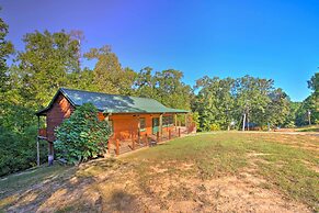 Coffeeville Cabin w/ Deck ~ 7 Mi to Grenada Lk