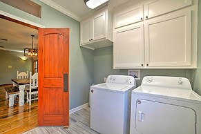 Coffeeville Cabin w/ Deck ~ 7 Mi to Grenada Lk