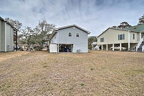 Cozy Oak Island House < 1 Mi to Beaches!