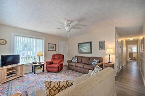 Cozy Oak Island House < 1 Mi to Beaches!