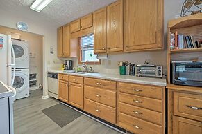 Cozy Oak Island House < 1 Mi to Beaches!