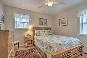 Cozy Oak Island House < 1 Mi to Beaches!