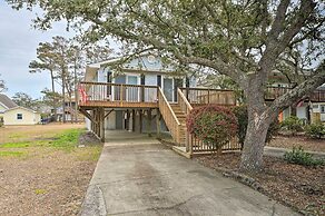 Cozy Oak Island House < 1 Mi to Beaches!