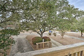 Cozy Oak Island House < 1 Mi to Beaches!