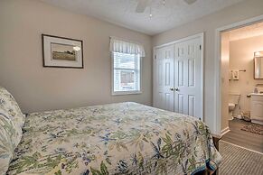 Cozy Oak Island House < 1 Mi to Beaches!