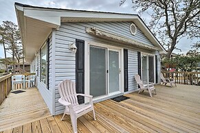 Cozy Oak Island House < 1 Mi to Beaches!