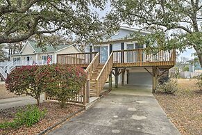 Cozy Oak Island House < 1 Mi to Beaches!