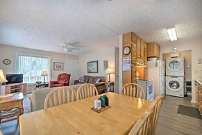 Cozy Oak Island House < 1 Mi to Beaches!