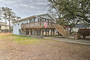 Cozy Oak Island House < 1 Mi to Beaches!
