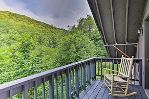 Cozy Roan Mountain Cabin w/ Private Balcony!
