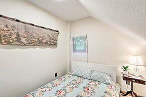 Cozy Roan Mountain Cabin w/ Private Balcony!