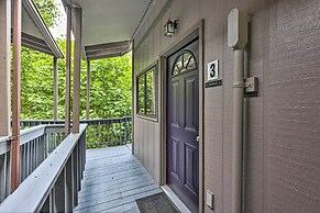 Cozy Roan Mountain Cabin w/ Private Balcony!