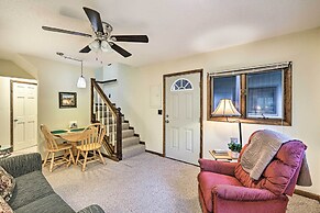 Cozy Roan Mountain Cabin w/ Private Balcony!