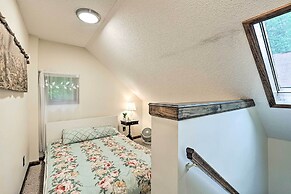 Cozy Roan Mountain Cabin w/ Private Balcony!