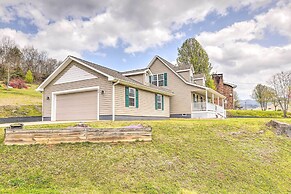 Cozy Bryson City Home w/ Fire Pit & Mtn Views!