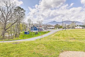 Cozy Bryson City Home w/ Fire Pit & Mtn Views!