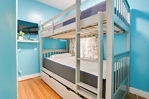 Cozy Condo ~ 11 Mi to Manhattan, Pets Welcome