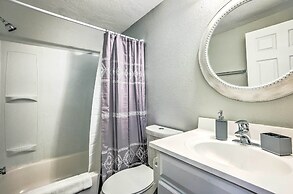 Cozy Montgomery Home: Walk to Lake Conroe!