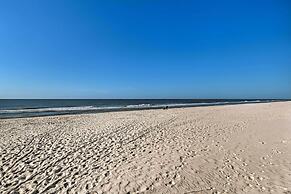 Gulf Shores Condo: Covered Balcony & Beach Access