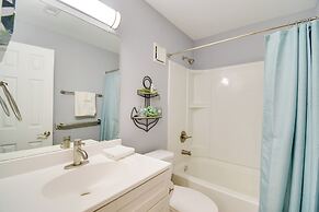 Gulf Shores Condo: Covered Balcony & Beach Access