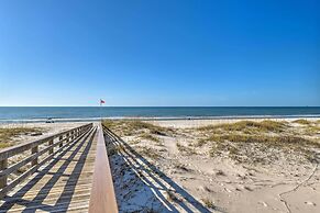 Gulf Shores Condo: Covered Balcony & Beach Access
