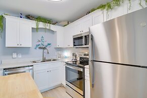 Gulf Shores Condo: Covered Balcony & Beach Access