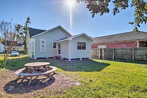 Lake Charles Cottage w/ Fireplace & Yard!