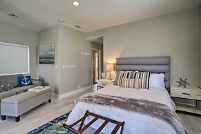 Oceanside Home w/ Rooftop Patio, Walk to Beach!