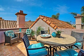 Oceanside Home w/ Rooftop Patio, Walk to Beach!