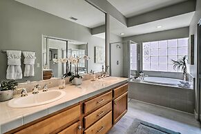 Oceanside Home w/ Rooftop Patio, Walk to Beach!