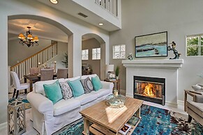 Oceanside Home w/ Rooftop Patio, Walk to Beach!