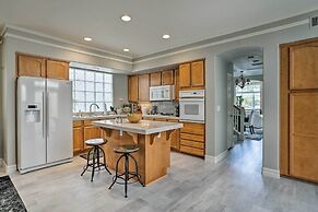 Oceanside Home w/ Rooftop Patio, Walk to Beach!