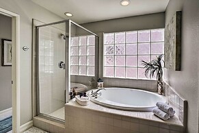 Oceanside Home w/ Rooftop Patio, Walk to Beach!