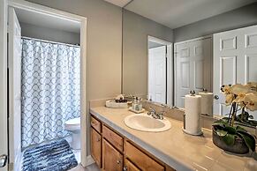 Oceanside Home w/ Rooftop Patio, Walk to Beach!