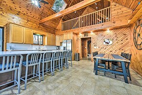 Lakefront Applegate Retreat w/ Private Beach!