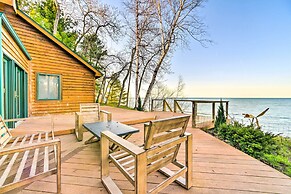 Lakefront Applegate Retreat w/ Private Beach!